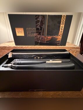 ghd Platinum+ Black Professional Smart Styler - Black *Gift Set*